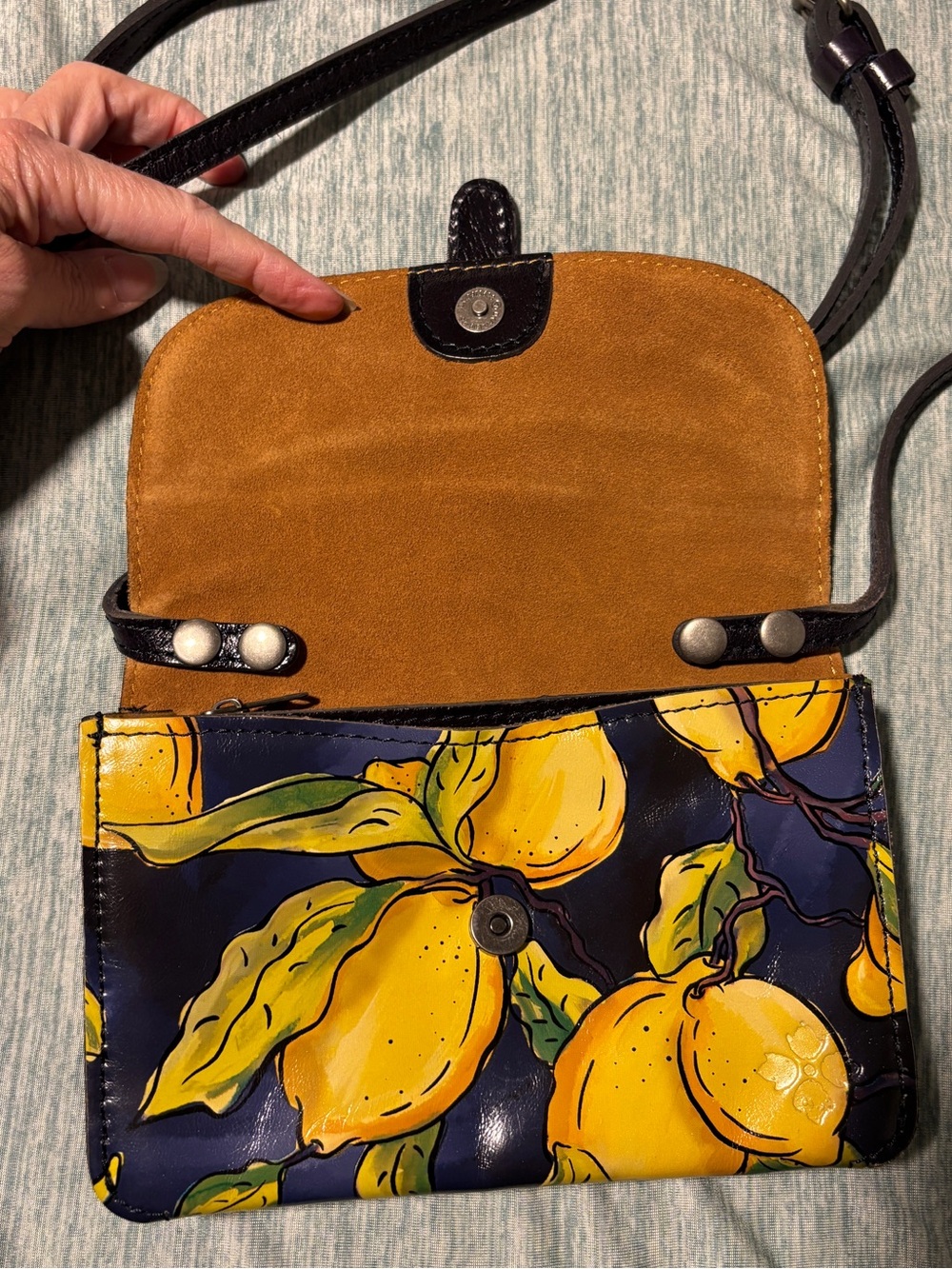 Patricia Nash Positano Limon Navy Crossbody Bag with Lemon Print and Black Strap - Picture 4 of 13